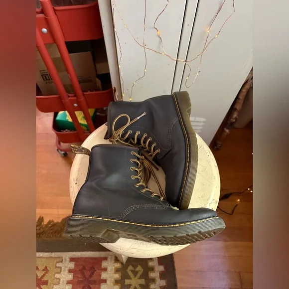 Dr. Martens 1460 8-Eye Boot - Big Kid 5M - Picture 2 of 16